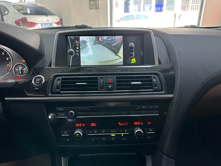 BMW 6 Series 2012 car image #11