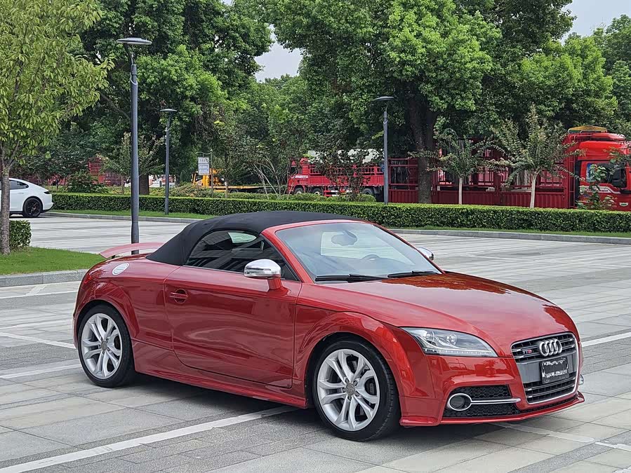 Audi TTS 2015 car image #11