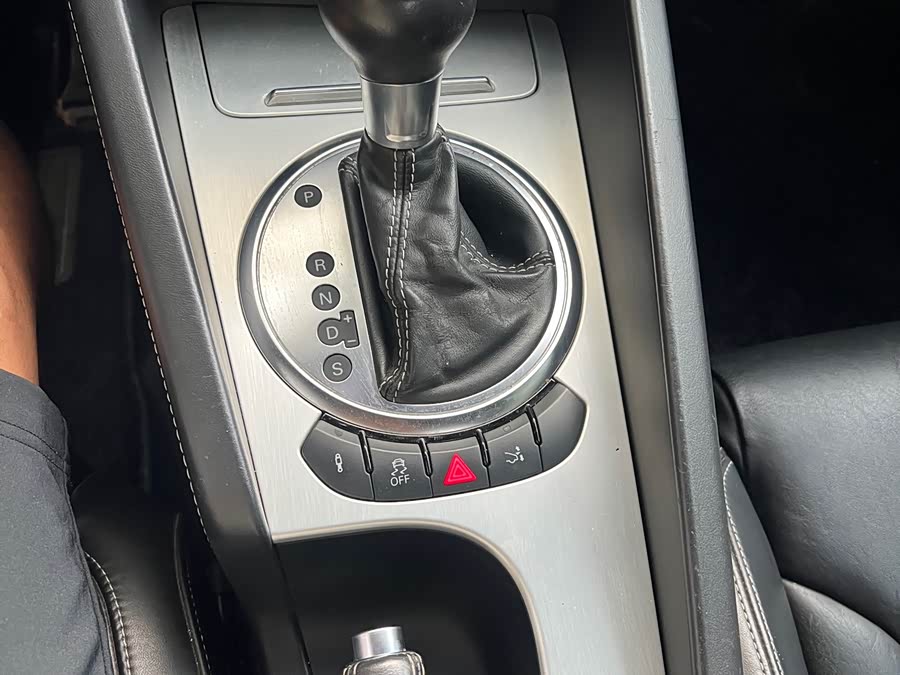 Audi TTS 2010 #11 Audi TTS 2010 car image #11