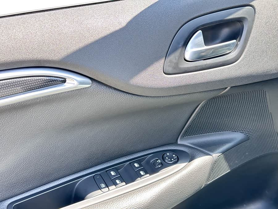 Citroen C4L 2015 car image #11