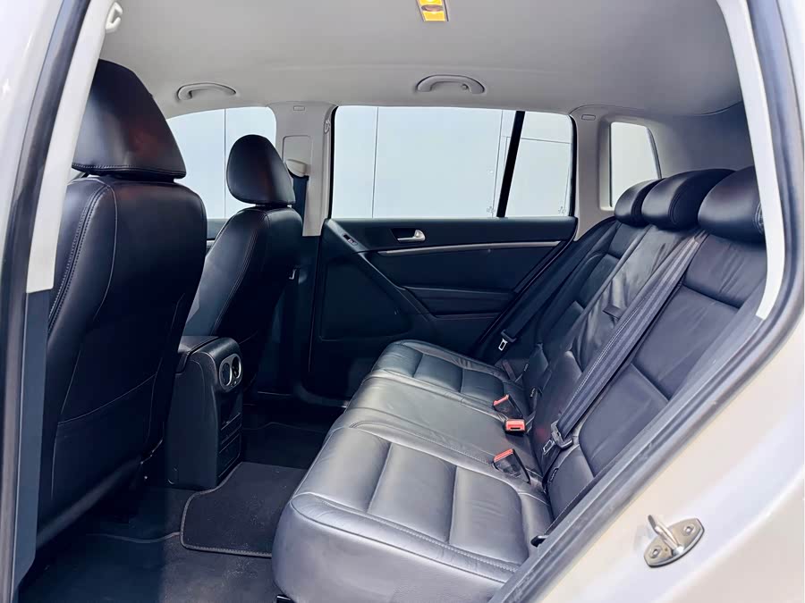 Volkswagen Tiguan 2015 car image #11