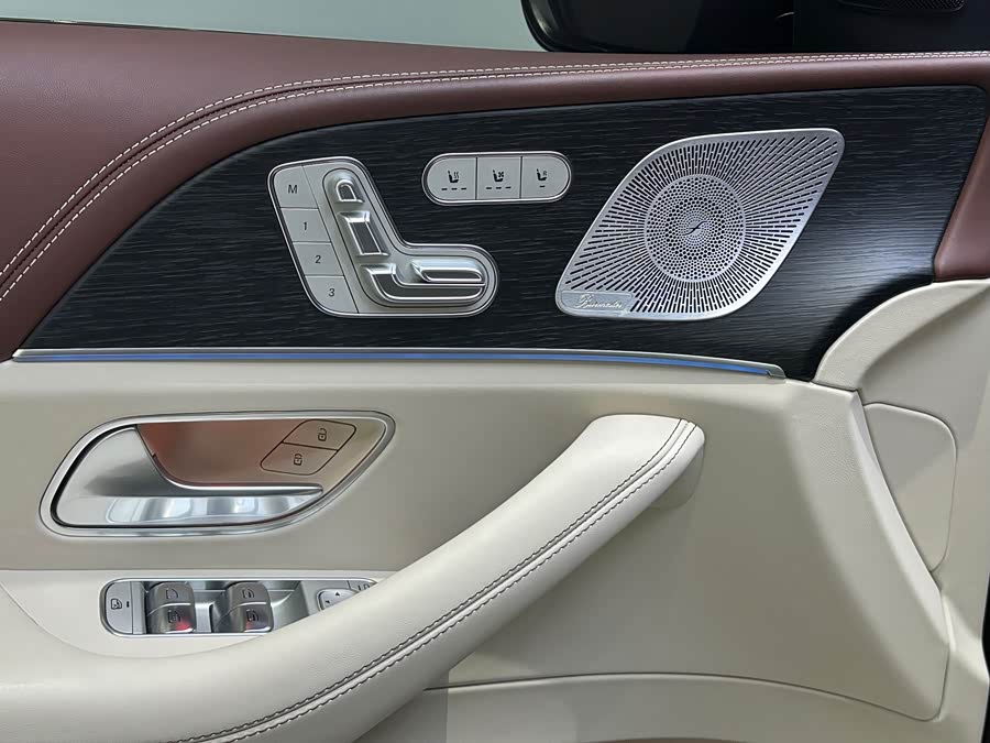 Mercedes-Benz Maybach GLS 2025 car image #11