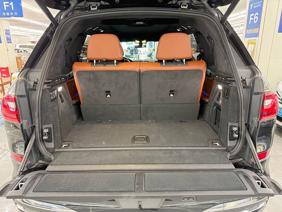 BMW X7 2020 car image #11