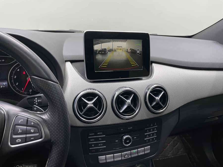 Mercedes-Benz B Class 2016 immagine di auto #11