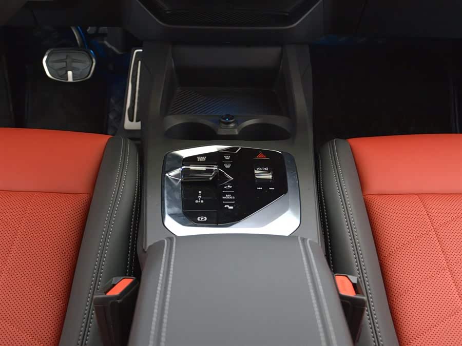 BMW M235L 2025 car image #11