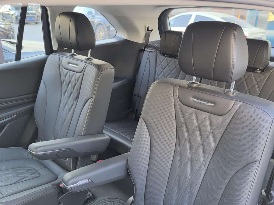 HongQi HS7 PHEV 2024 car image #11