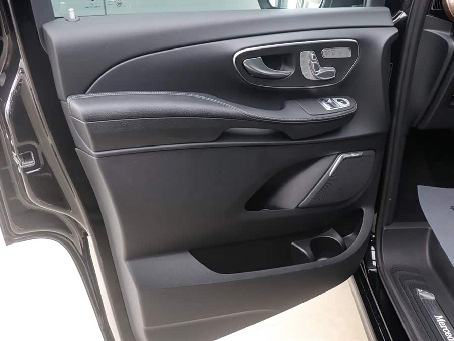 Mercedes-Benz V Class 2024 #11 Mercedes-Benz V Class 2024 car image #11