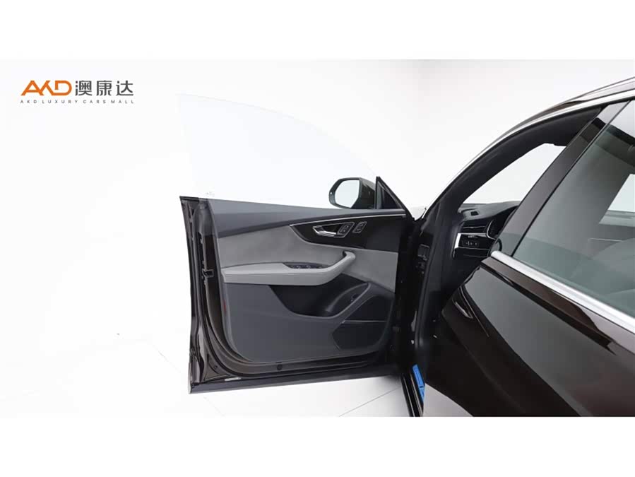 Audi Q8 2021 car image #11