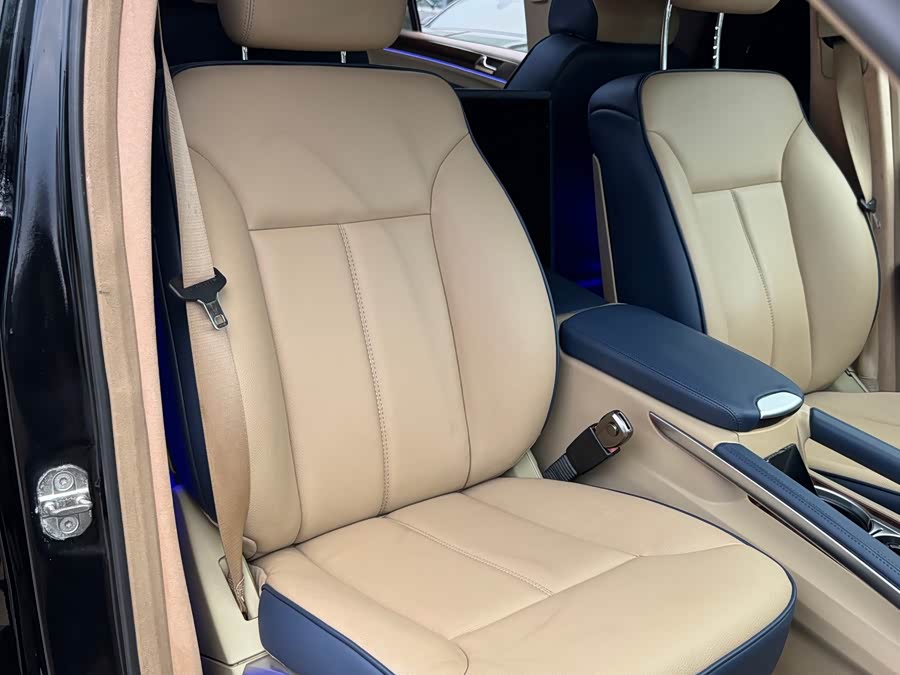 Mercedes-Benz GL Class 2011 car image #11