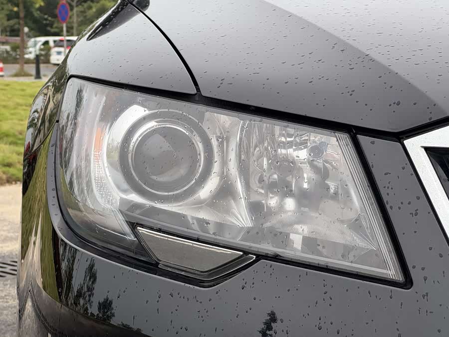 Skoda Superb 2013 car image #11