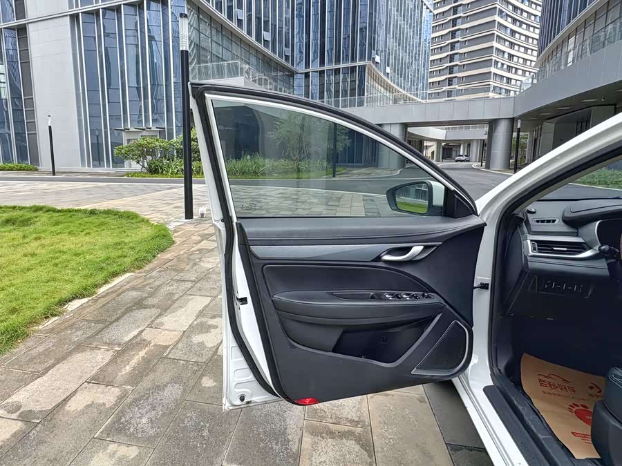 GEELY Emgrand New Energy 2018 #11 GEELY Emgrand New Energy 2018 car image #11