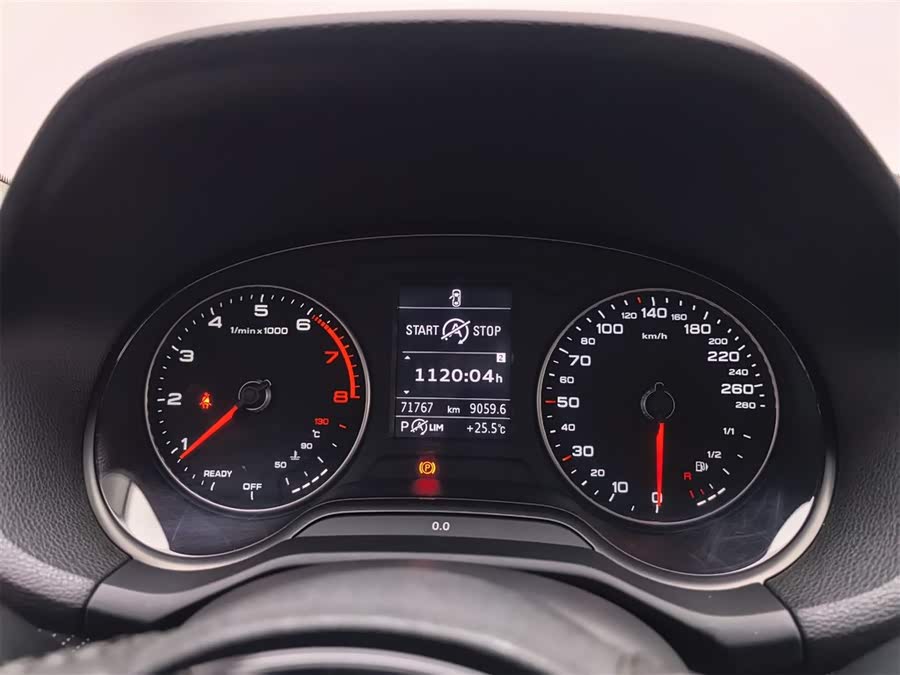 Audi Q2L 2018 car image #11