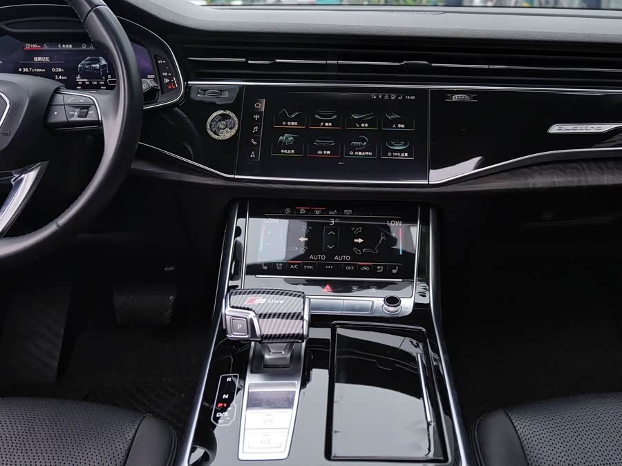 Audi Q8 2020 car image #11