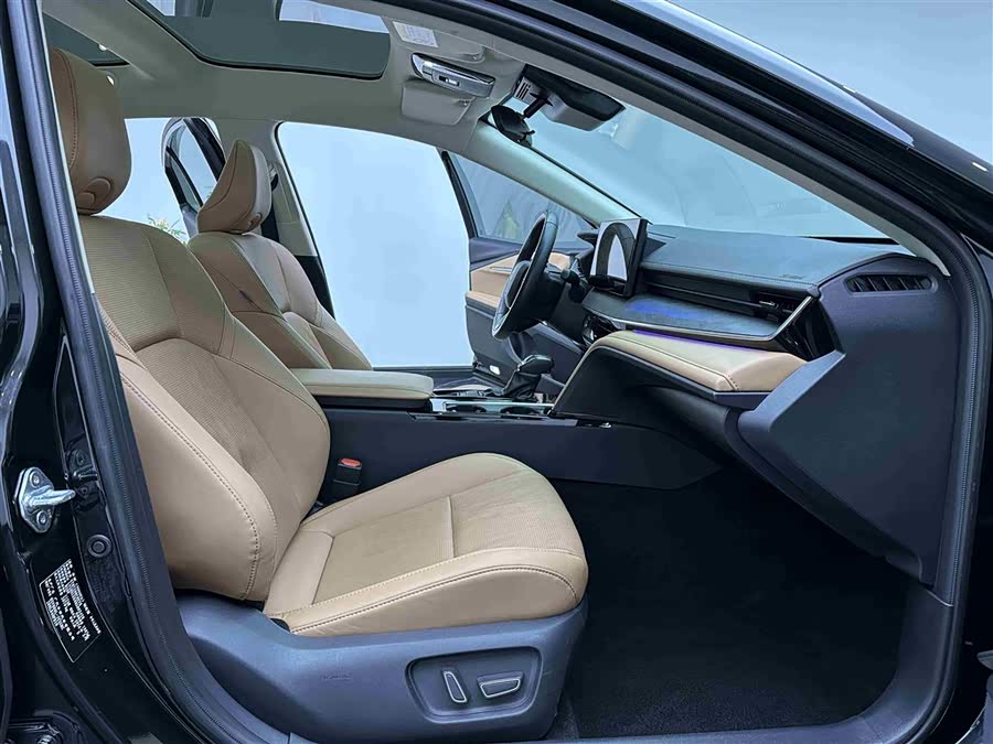 Toyota Camry 2024 car image #11