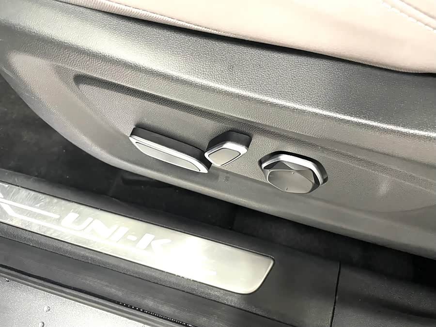 Changan UNI-K iDD 2022 car image #11