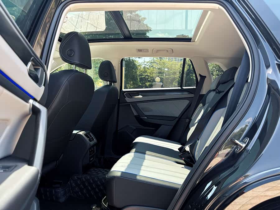 Volkswagen Tayron GTE 2023 #11 Volkswagen Tayron GTE 2023 car image #11