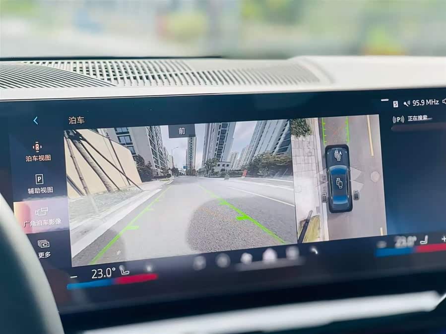 BMW i5 2024 car image #11