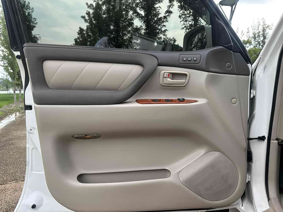 丰田 兰德酷路泽 2006 汽车图片 #11