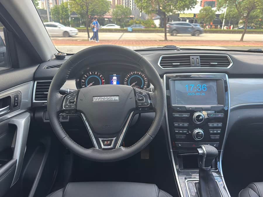 Haval H2 2017 car image #11