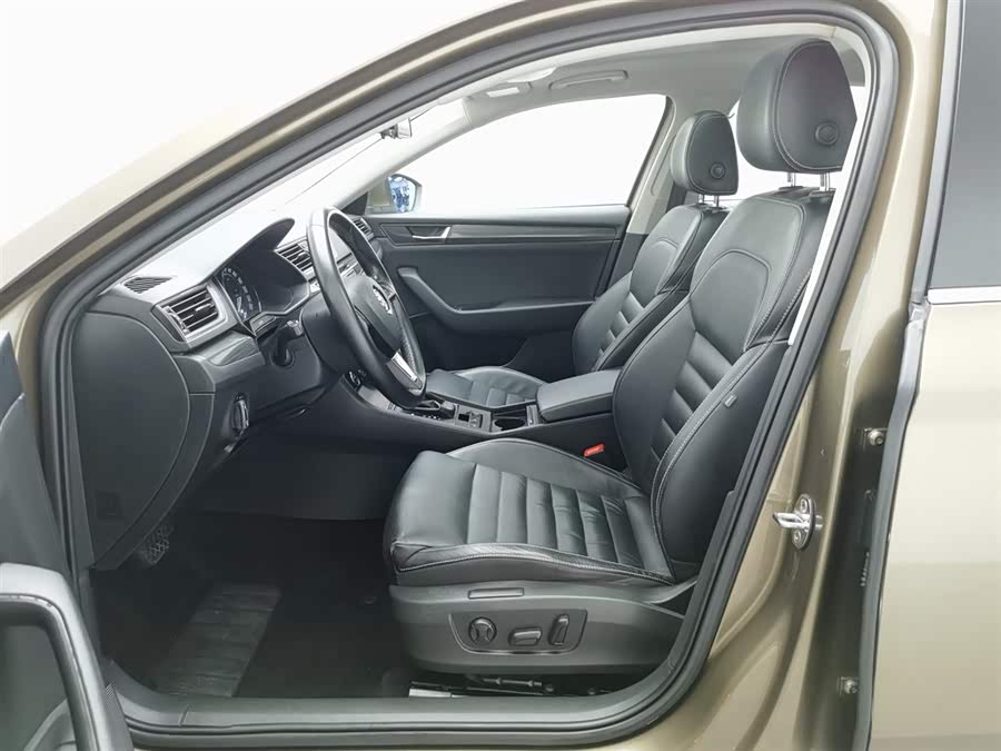 Skoda Superb 2016 car image #11