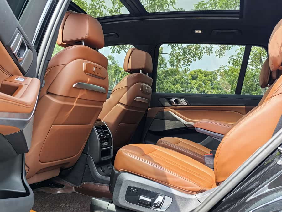 BMW X7 2023 immagine di auto #11