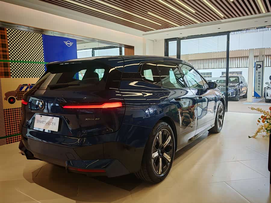 BMW iX 2023 car image #11