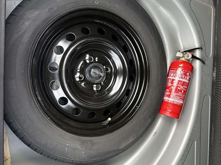 Toyota Reiz 2013 immagine di auto #11