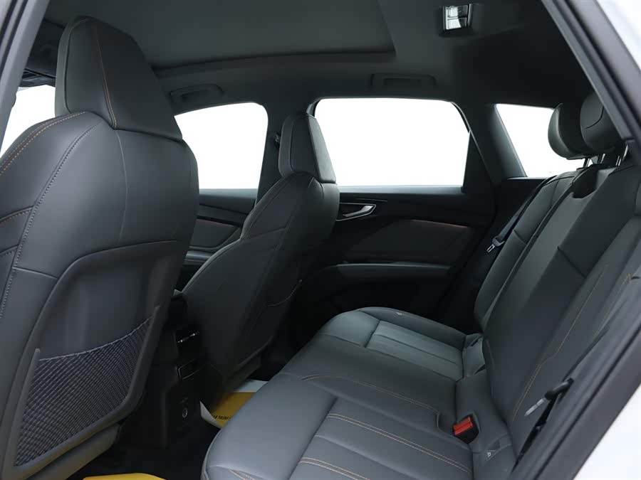 Audi Q4 e-tron 2024 immagine di auto #11