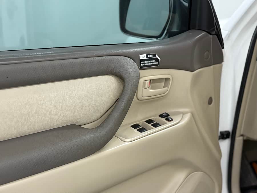 Toyota Land Cruiser 2005 car image #11