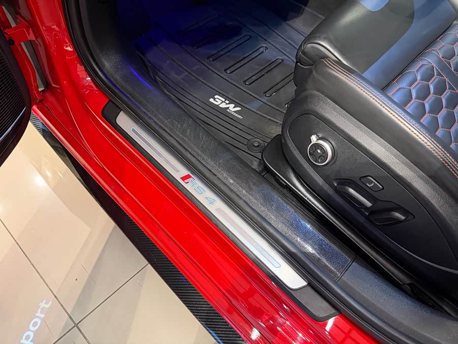 Audi RS 4 2020 car image #11