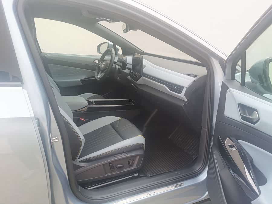 Volkswagen ID.4 X 2024 immagine di auto #11