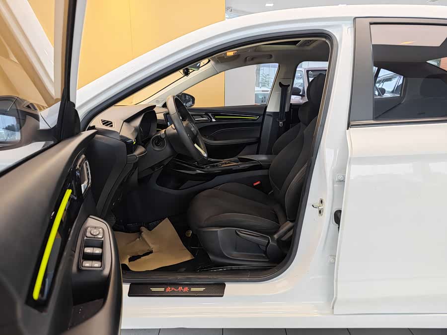 Roewe i5 2023 car image #11