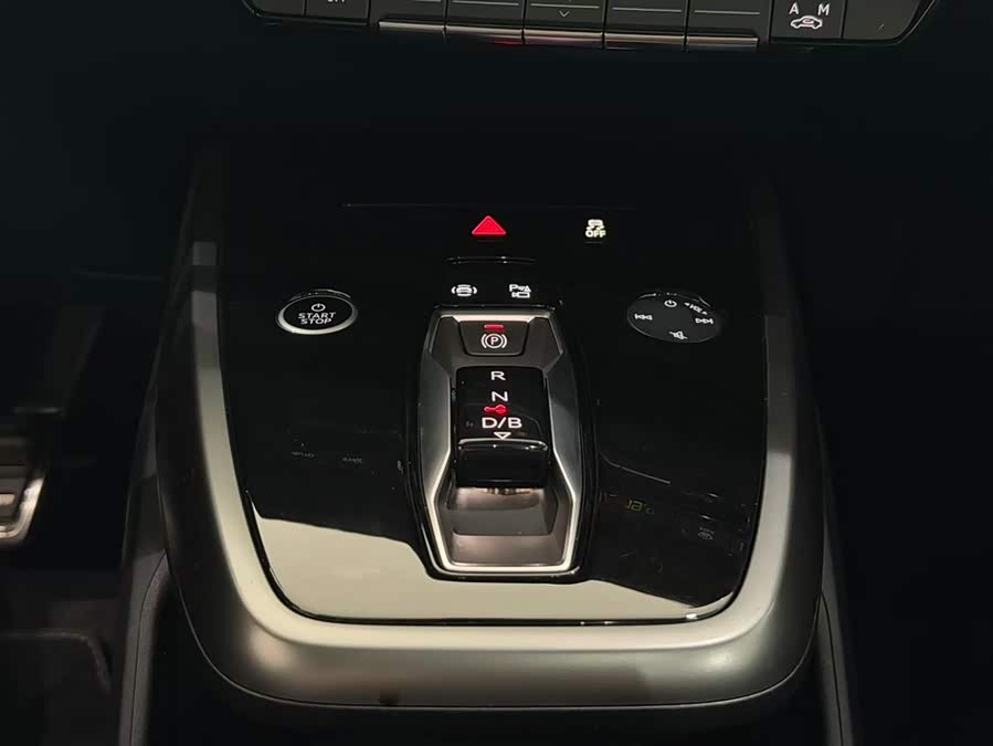 Audi Q4 e-tron 2024 immagine di auto #11