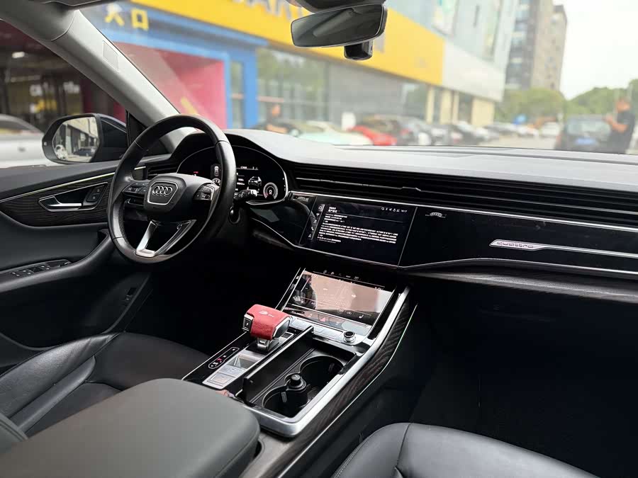 Audi Q8 2020 car image #11