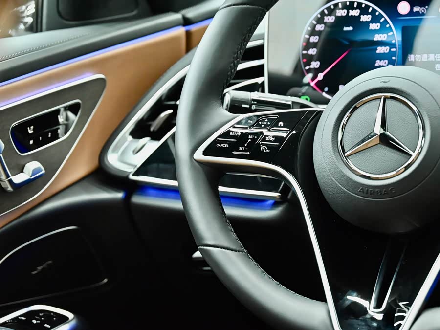 Mercedes-Benz E Class New Energy 2024 car image #11