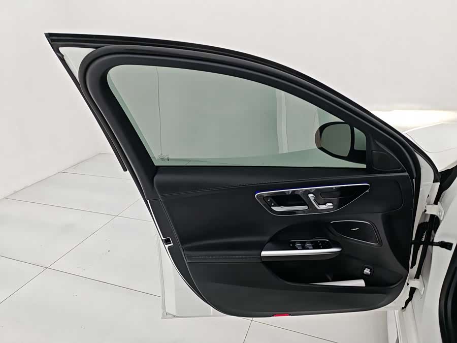 Mercedes-Benz C Class 2024 immagine di auto #11