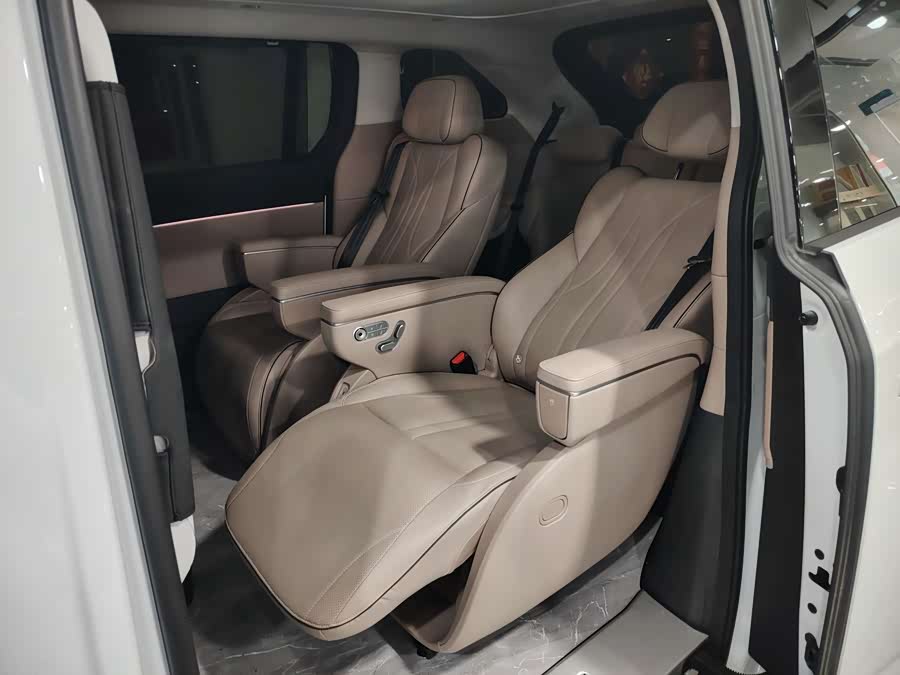 Xpeng X9 2024 immagine di auto #11