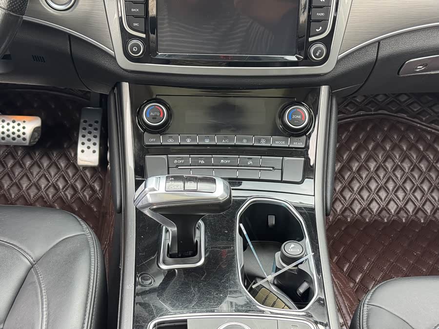 Haval H8 2017 car image #11