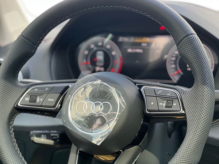 Audi Q2L 2025 car image #11
