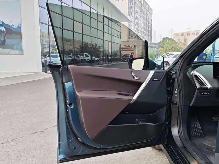 BMW iX 2023 immagine di auto #11