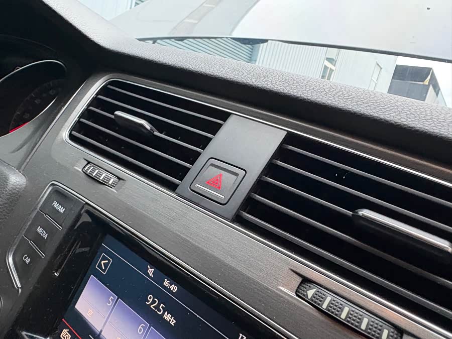 Volkswagen Golf 2016 car image #11