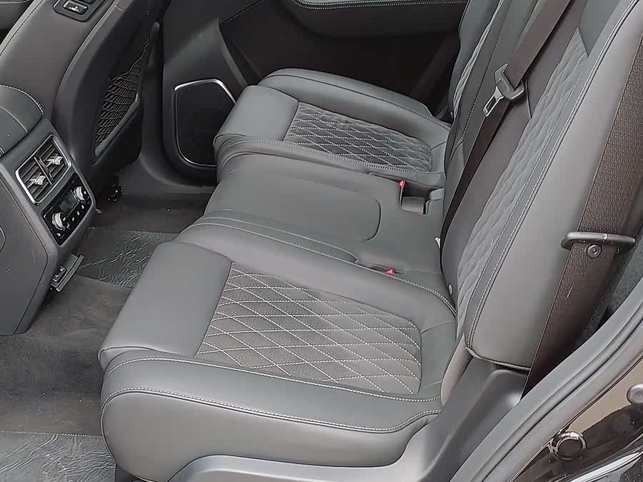 HongQi HS7 2020 car image #11