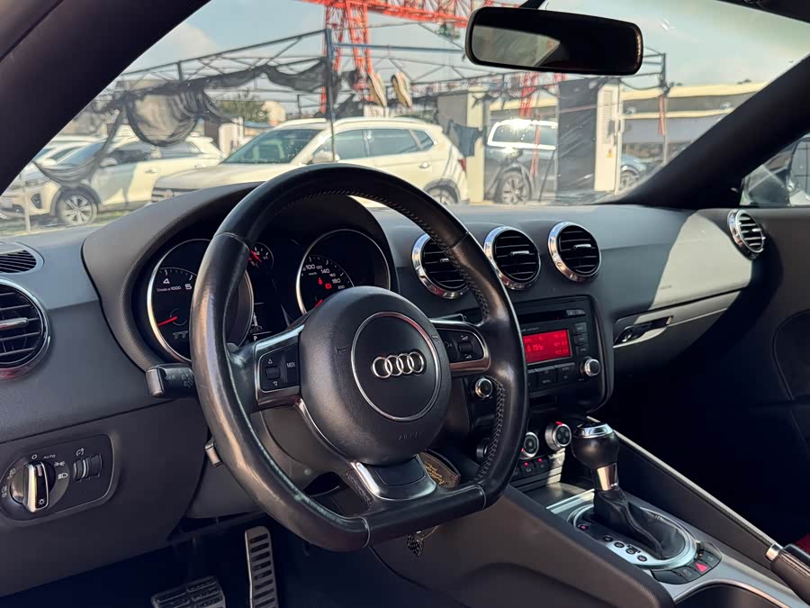 Audi TT 2013 car image #11