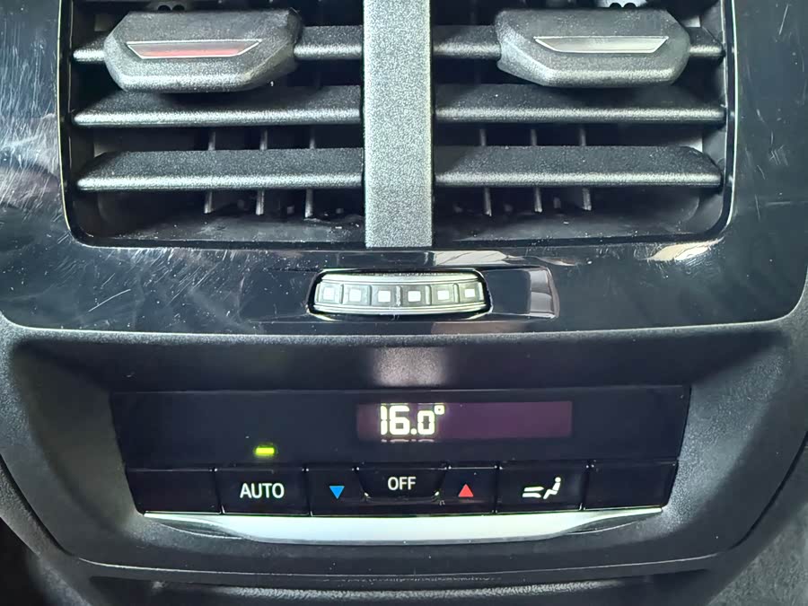 BMW X4 M40i 2024 car image #11