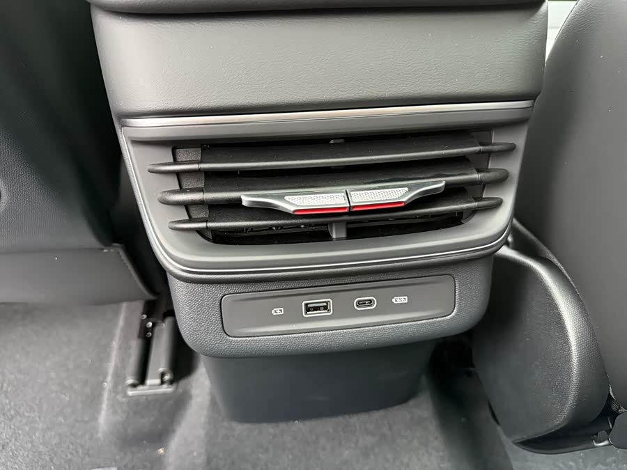 HongQi HS3 PHEV 2025 #11 HongQi HS3 PHEV 2025 car image #11