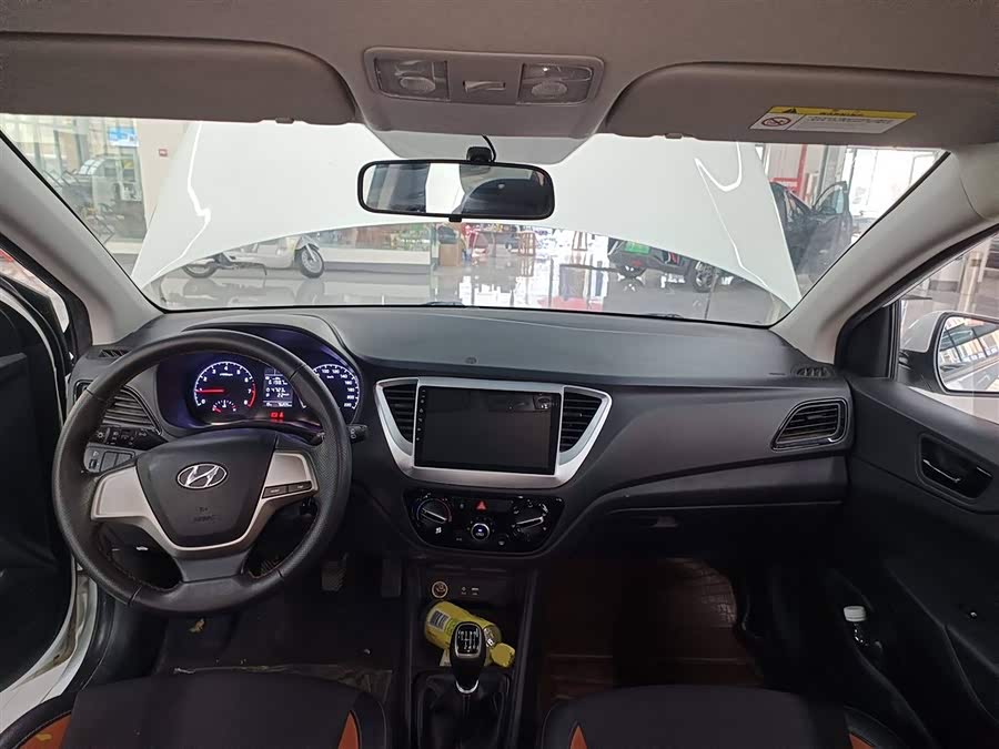 Hyundai Verna RV 2017 car image #11