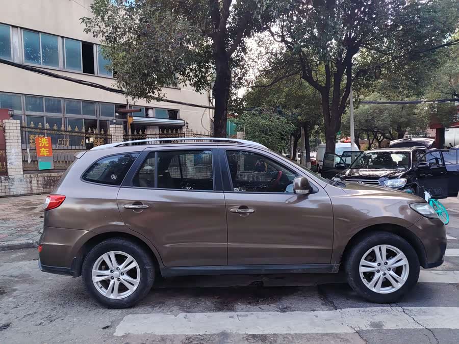 Hyundai Santa Fe Classic 2011 car image #11