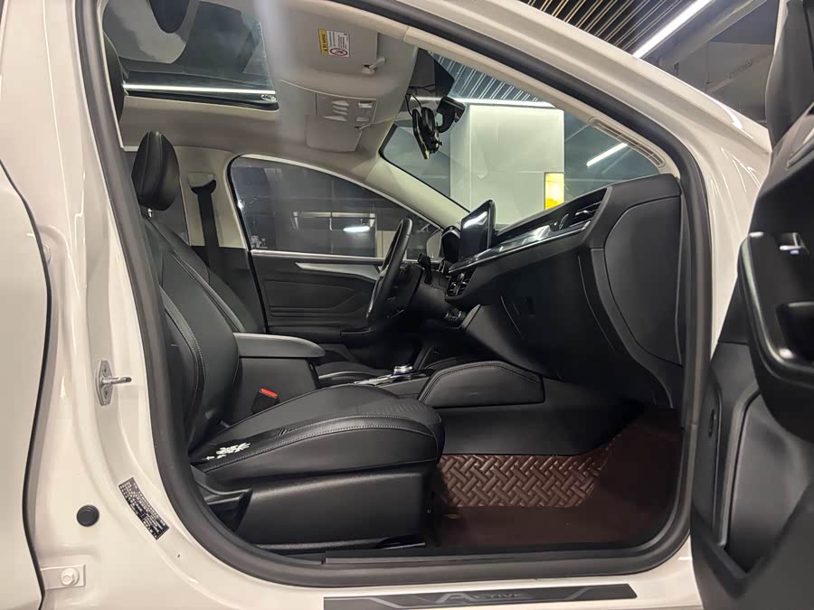 Ford Focus Active 2021 immagine di auto #11