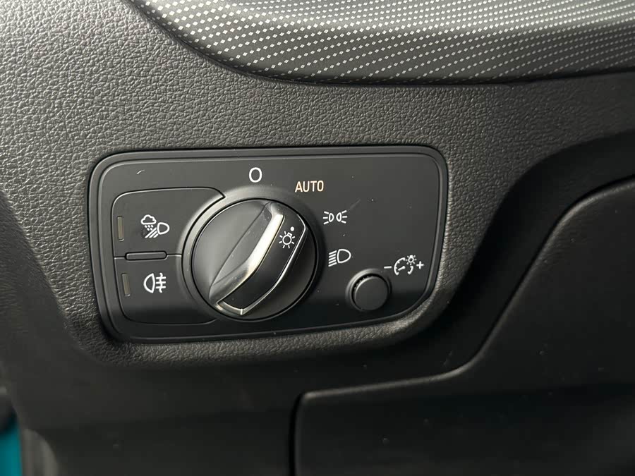 Audi Q2L 2020 #11 Audi Q2L 2020 car image #11