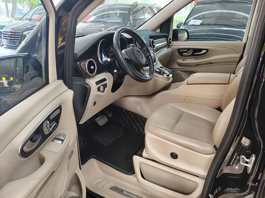 Mercedes-Benz V Class 2020 car image #11